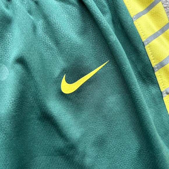 Nike Oregon Basketball Shorts Size S - Picture 2 of 6